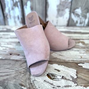 Beast Fashion Sandal size 8 Tan